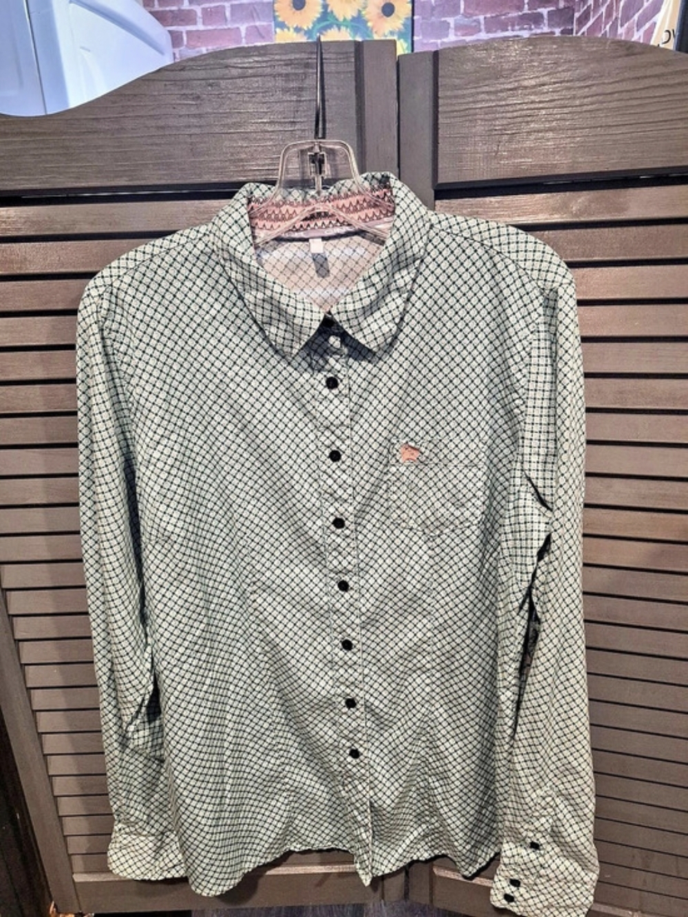 Cinch Women's Geometric Button Down Green & Pink